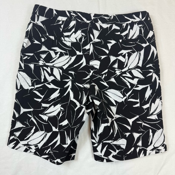 Mario Serrani Italy Tummy Control Black and White Leaf Print Shorts Size 8 - Picture 2 of 9